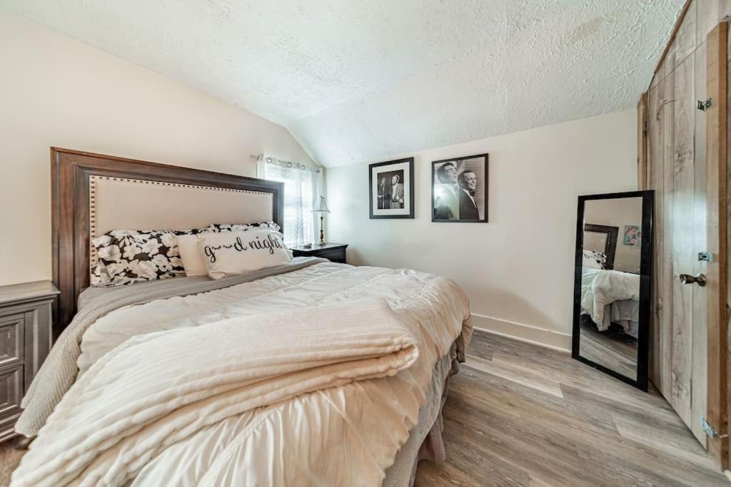 Cottage In The Falls, 2 B, 2 Bath, Fireplace Cuyahoga Falls Exteriör bild