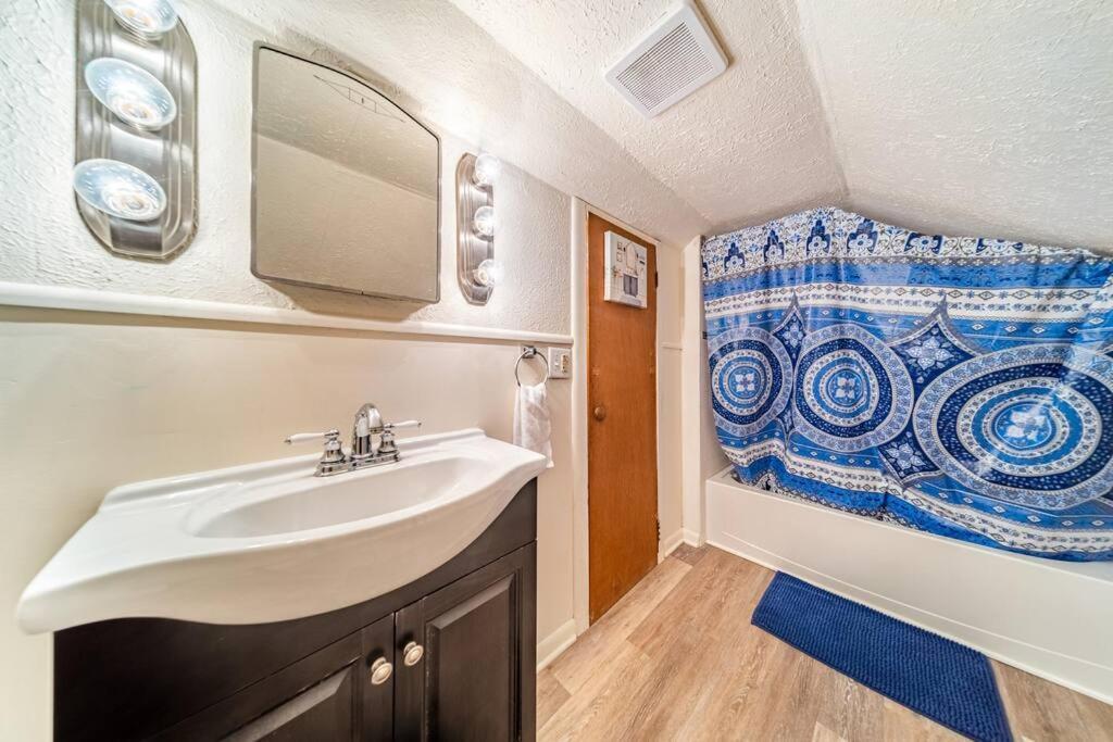 Cottage In The Falls, 2 B, 2 Bath, Fireplace Cuyahoga Falls Exteriör bild