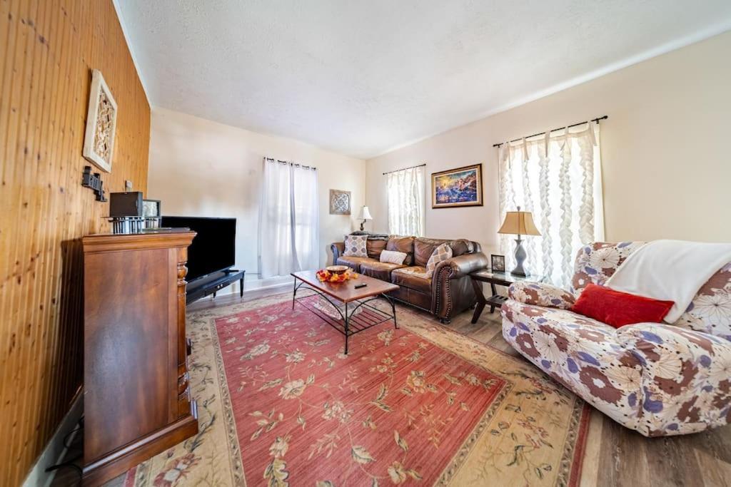 Cottage In The Falls, 2 B, 2 Bath, Fireplace Cuyahoga Falls Exteriör bild