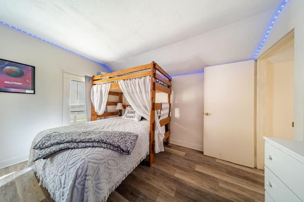 Cottage In The Falls, 2 B, 2 Bath, Fireplace Cuyahoga Falls Exteriör bild